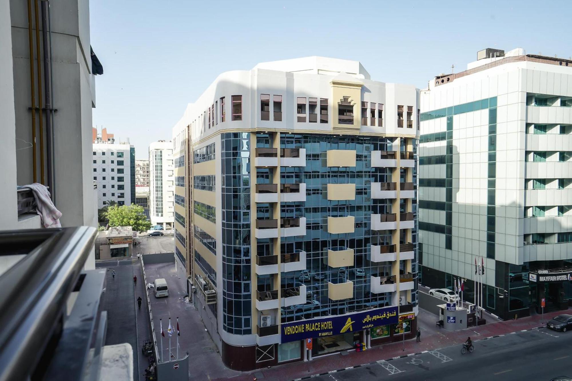 Vendome Plaza Hotel Dubai Exteriör bild