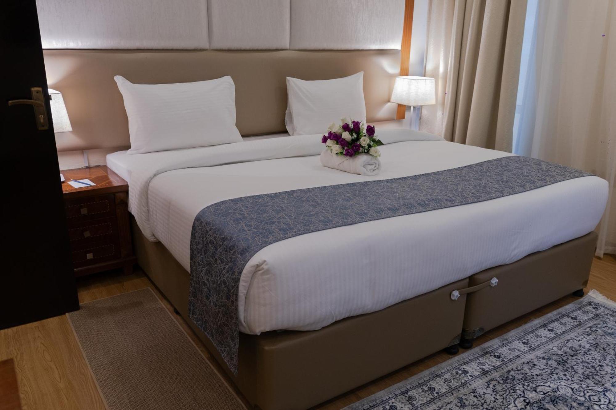 Vendome Plaza Hotel Dubai Exteriör bild